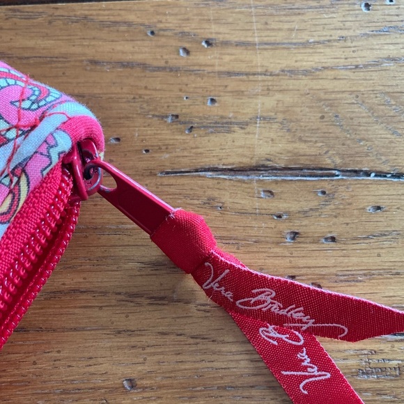 Vera Bradley Rosy Posies Wallet Cotton Red Cream Paisley Zip Around Wrislet - Picture 3 of 11